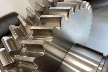 High-precision gear-cutting integral shaft
